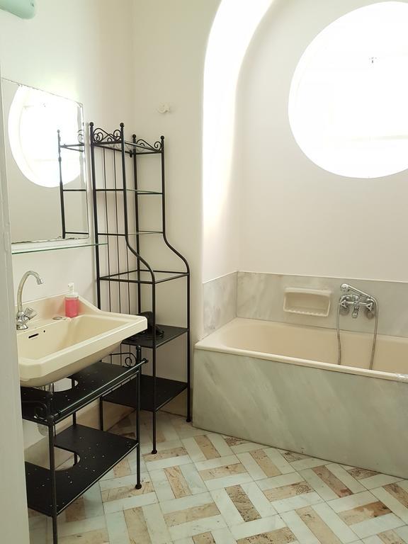 Appartement Errathens Pine Red And Taupe - Athens Center Extérieur photo